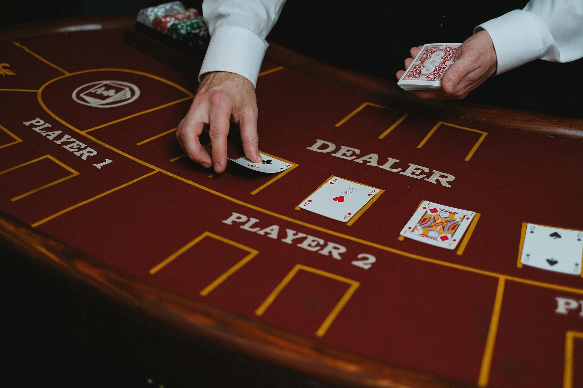 Người chơi sắp xếp chip để quản lý vốn khi chơi casino